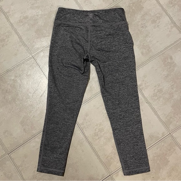 TNA xs charcoal leggings in great condition. - Picture 2 of 5